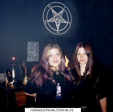 deci satanist adevarat tre:-sa rogi satana (evident)- iti faci altar (chestii dalea)-a satanist
