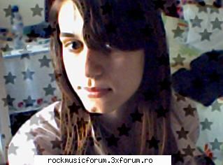 nop nus eu in poza aia :) emo