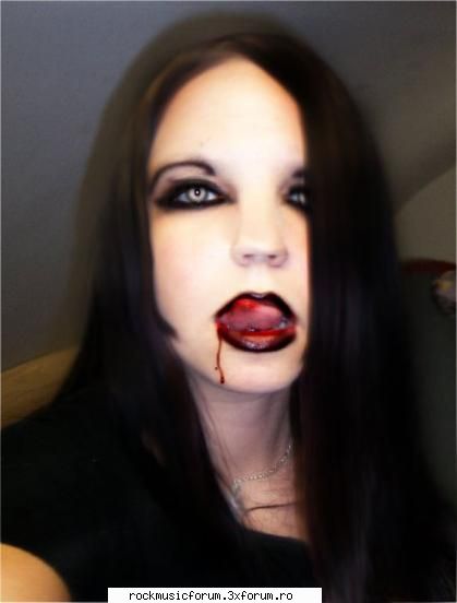 Povestea mea si a vampirului meu... - Era un baiat superb!Era brunet..ochi negri - Ficuri
